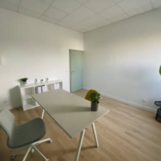 Bureau privé 15 m² 1 poste Location bureau Rue Louis Armand Tourcoing 59200 - photo 2